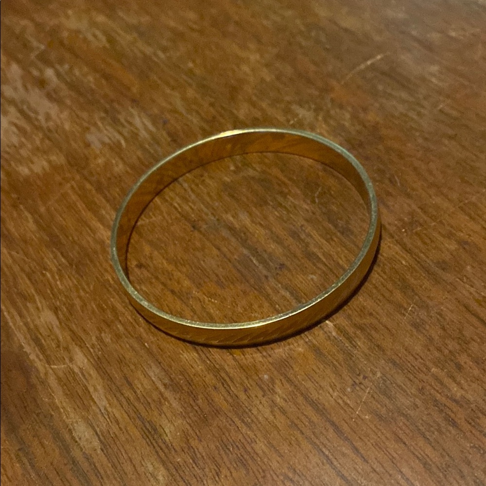 Elegant Gold Bangle Bracelet